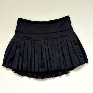 GOLDHINGE pleated skirt - black